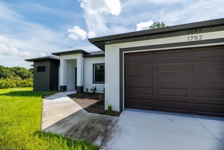 1752 Pine Ave, Lehigh Acres, Florida 33972