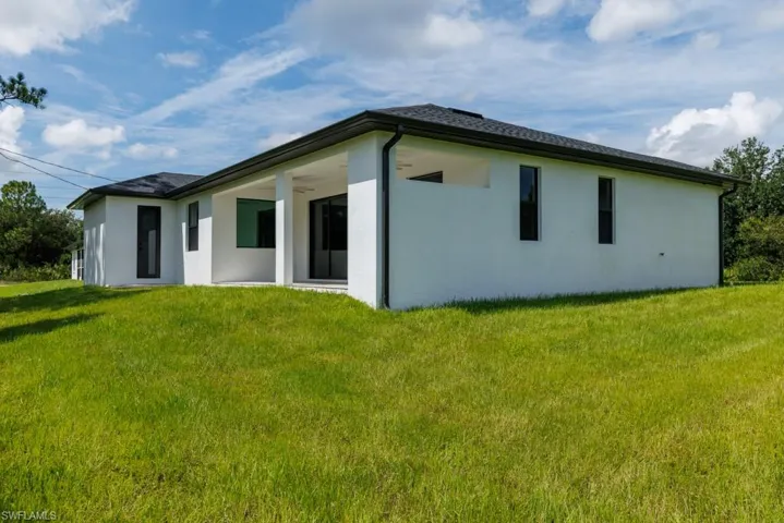 1752 Pine Ave, Lehigh Acres, Florida 33972