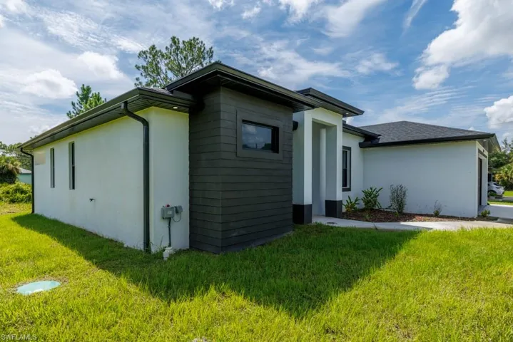 1752 Pine Ave, Lehigh Acres, Florida 33972