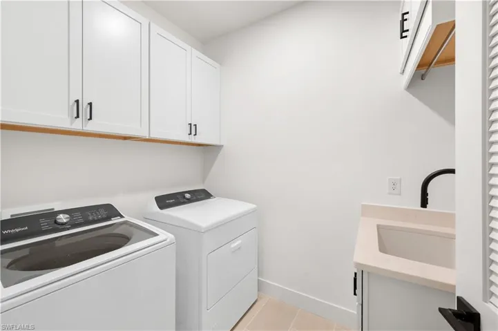 8775  Oceana  WAY, Naples, FL 34114