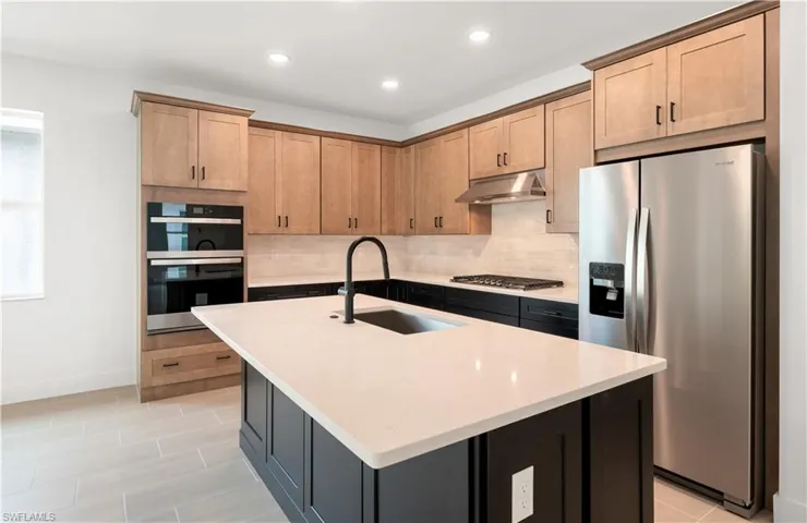 8775  Oceana  WAY, Naples, FL 34114