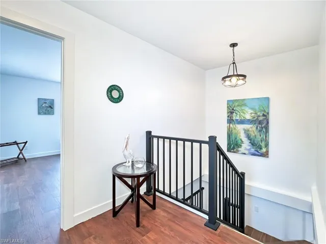 219 Delmar upper level Landing