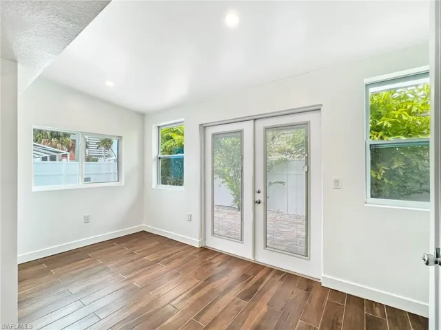 Room for a large Dining table