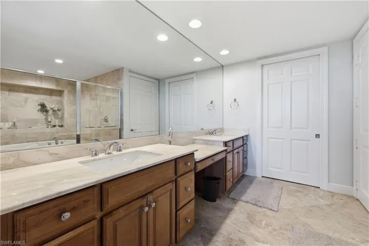 275  Indies  WAY, Naples, FL 34110