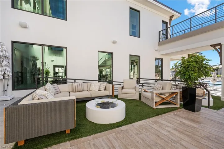 275  Indies  WAY, Naples, FL 34110