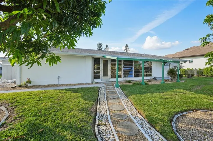 Ranch-style house featuring a front yard