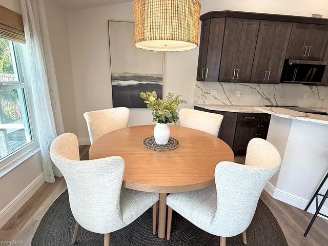 Eat-in Kitchen