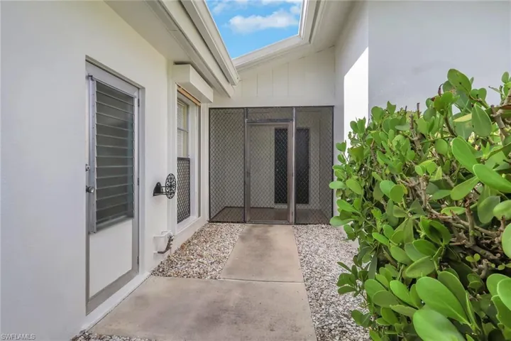 4133 Lakewood Blvd E27, Naples, Florida 34112
