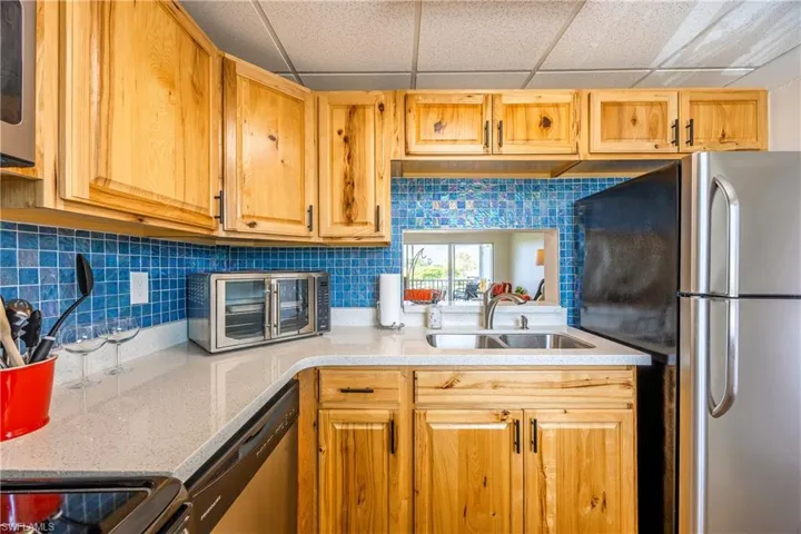 6220  Augusta  DR, Fort Myers, FL 33907
