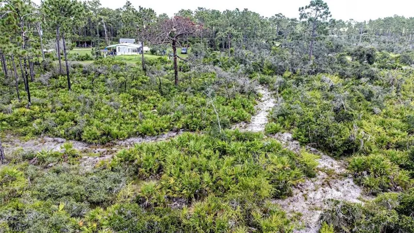 1275  Pine  AVE, Labelle, FL 33935
