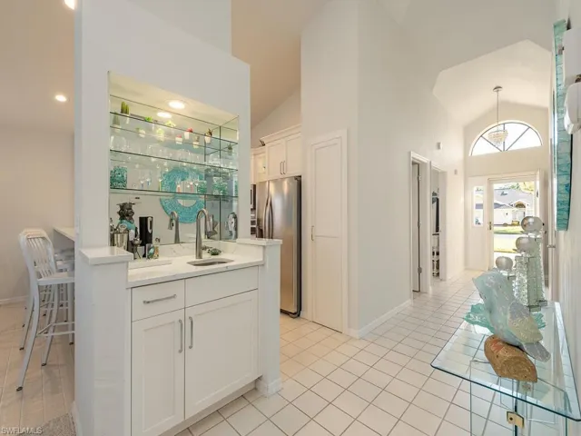 Tastefully furnished turnkey