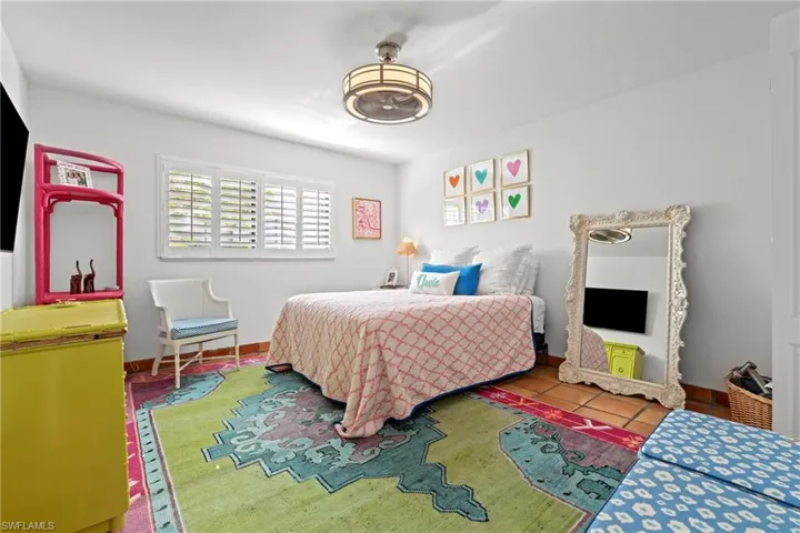 Tiled bedroom with baseboards