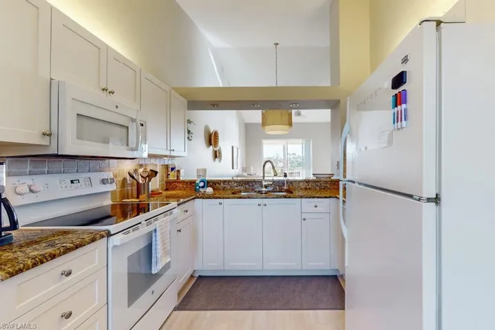 350  Robin Hood  CIR, Naples, FL 34104