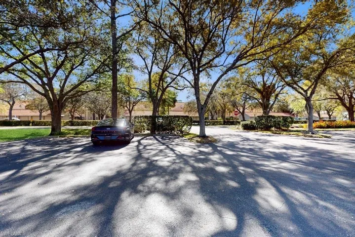 350  Robin Hood  CIR, Naples, FL 34104