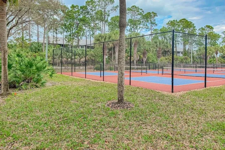 350  Robin Hood  CIR, Naples, FL 34104