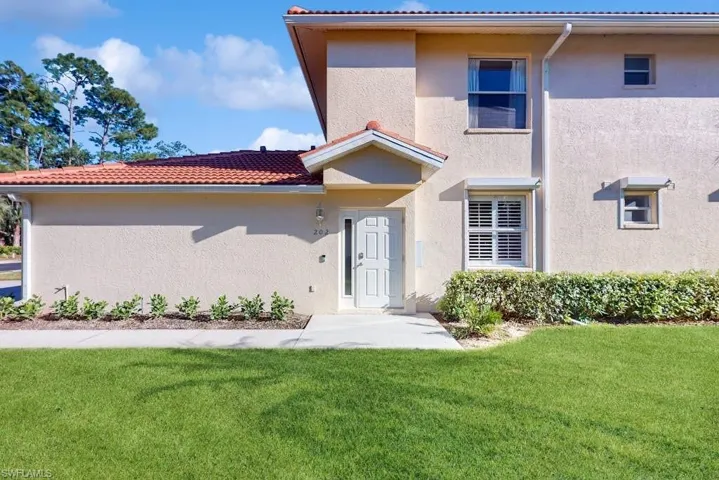350  Robin Hood  CIR, Naples, FL 34104
