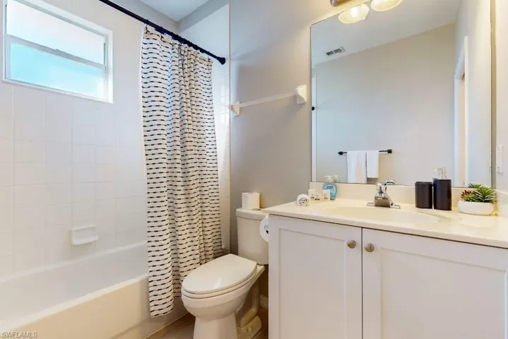 350  Robin Hood  CIR, Naples, FL 34104