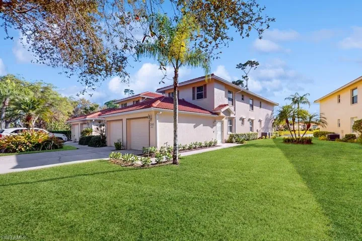 350  Robin Hood  CIR, Naples, FL 34104