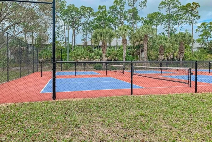 350  Robin Hood  CIR, Naples, FL 34104