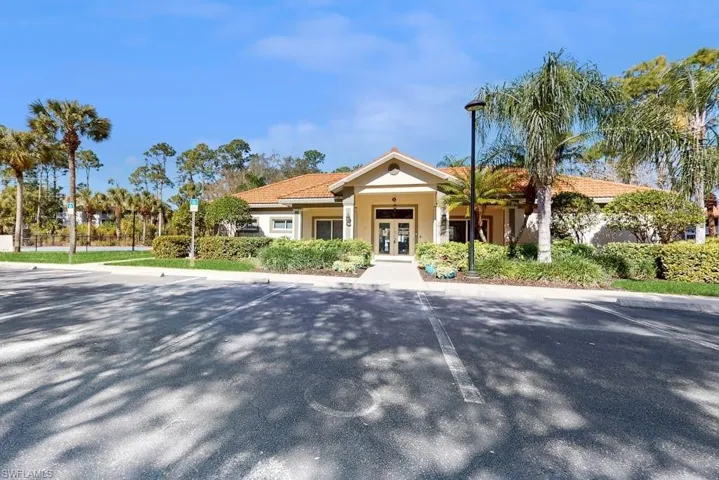 350  Robin Hood  CIR, Naples, FL 34104