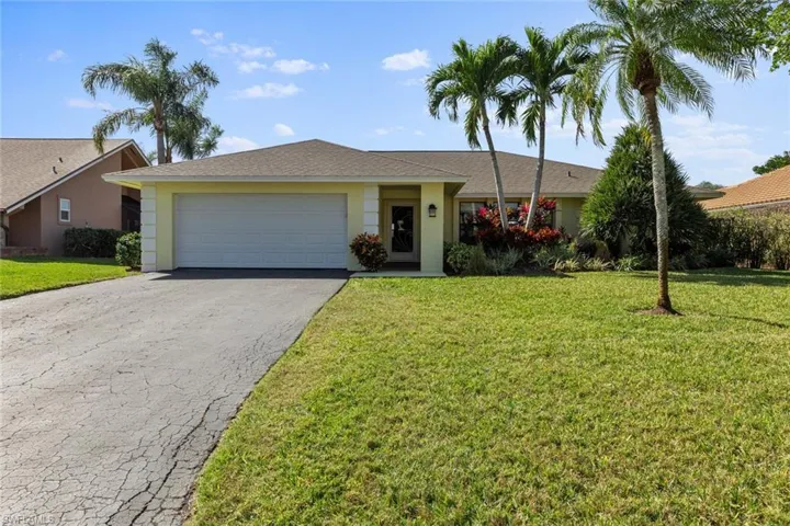 large front yard and 2 car gagre