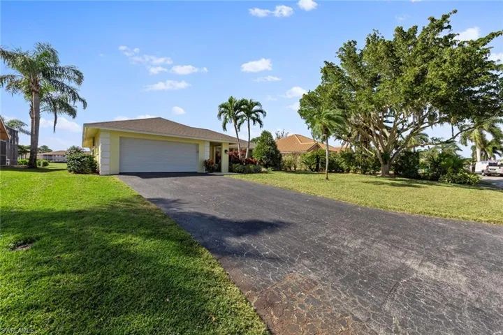 Single story home with a front yard