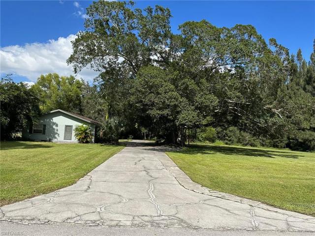 5379  Myrtle  LN, Naples, FL 34113