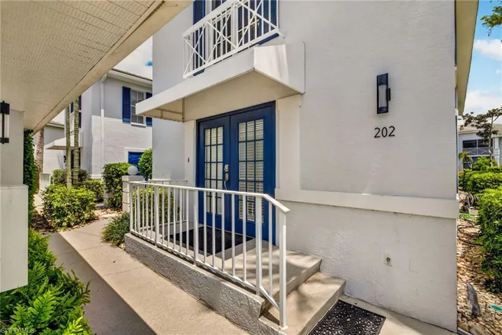 7108 Barrington Cir 202, Naples, Florida 34108