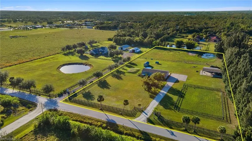 Birds eye view of property featuring a rural view