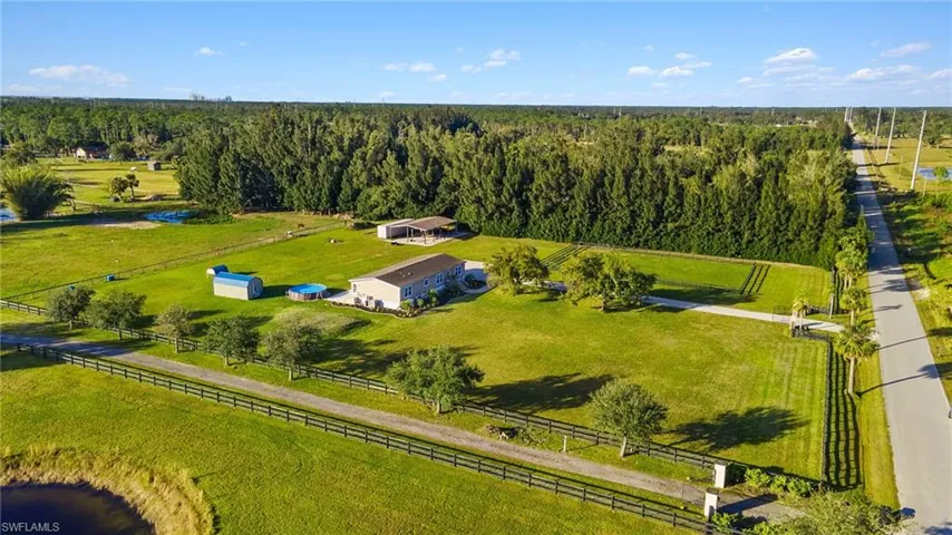 Birds eye view of property featuring a rural view