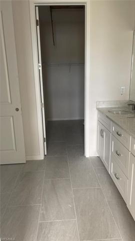 primary bath / walk-in closet