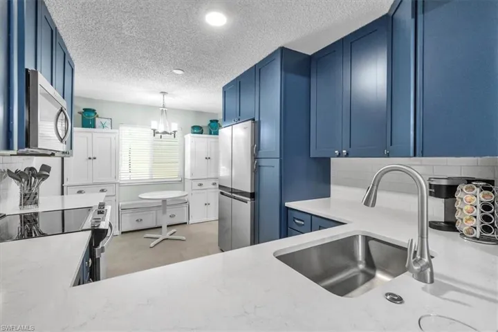 280  Timber Lake  CIR, Naples, FL 34104