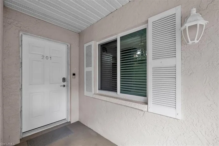 280  Timber Lake  CIR, Naples, FL 34104