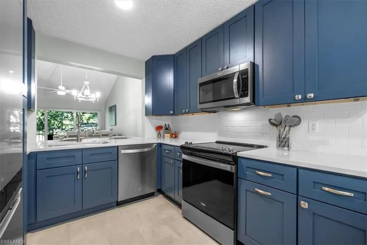 280  Timber Lake  CIR, Naples, FL 34104