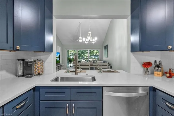 280  Timber Lake  CIR, Naples, FL 34104