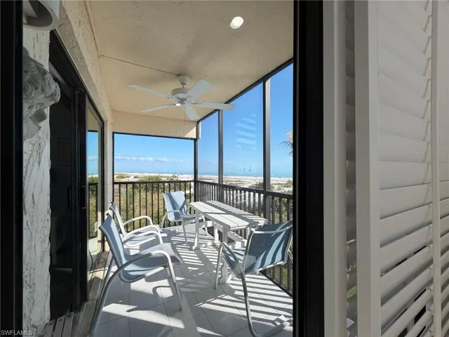 Balcony with ceiling fan