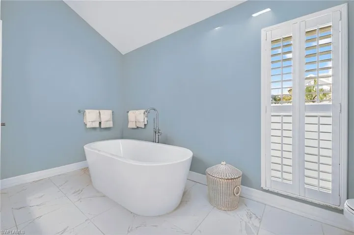 280 Southwinds Dr, Sanibel, Florida 33957