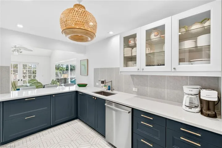 280 Southwinds Dr, Sanibel, Florida 33957