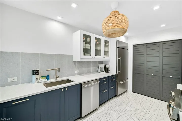 280 Southwinds Dr, Sanibel, Florida 33957