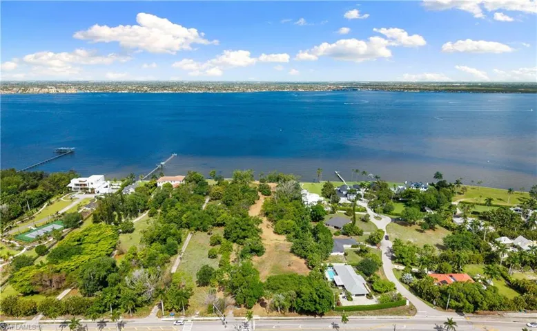 11480  Mc Gregor  BLVD, Fort Myers, FL 33919