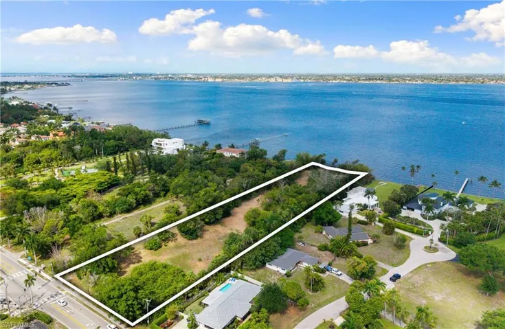 11480  Mc Gregor  BLVD, Fort Myers, FL 33919