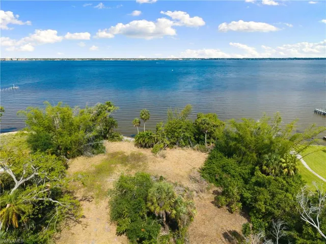 11480  Mc Gregor  BLVD, Fort Myers, FL 33919