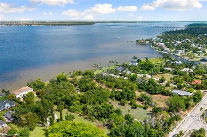 11480  Mc Gregor  BLVD, Fort Myers, FL 33919