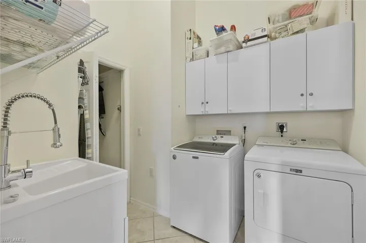 LAUNDRY WITH A SET TUB