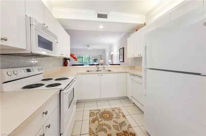431 Valerie Way 103, Naples, Florida 34104