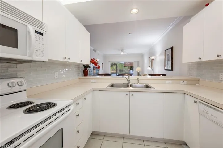 431 Valerie Way 103, Naples, Florida 34104