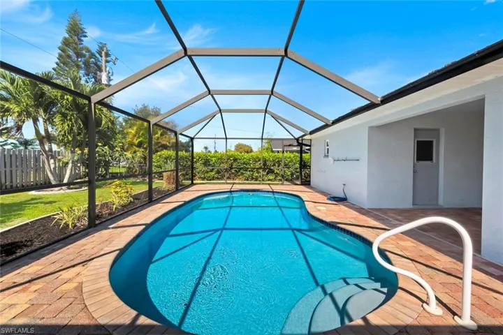 322 SE 17th  ST, Cape Coral, FL 33990