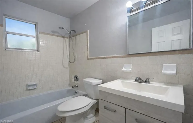 919  Freemont  ST, Fort Myers, FL 33916