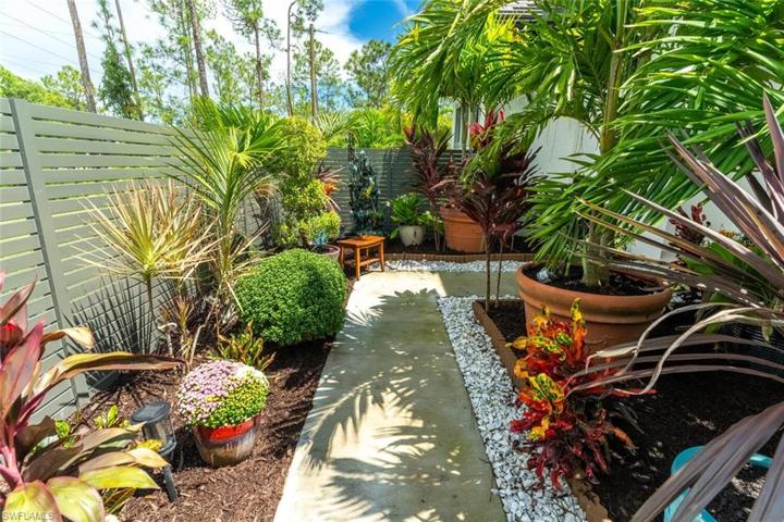 Entrance Way Garden