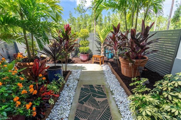Entrance Way Garden
